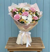 Букет цветов из:  Гвоздики, Орхидеи и Розы #REPLACE_PRED# Амурзете