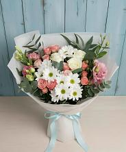 Букет цветов из:  Розы, Лизиантусы и Хризантемы в Амурзете