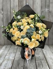 Букет цветов из:  Розы и Лизиантусы в Амурзете