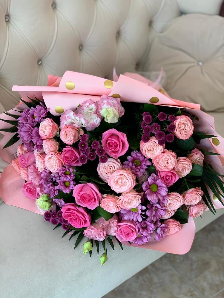 Букет цветов из: Хризантемы, Розы и Лизиантусы в Амурзете