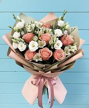 Букет цветов из:  Розы, Альстромерии и Лизиантусы в Амурзете