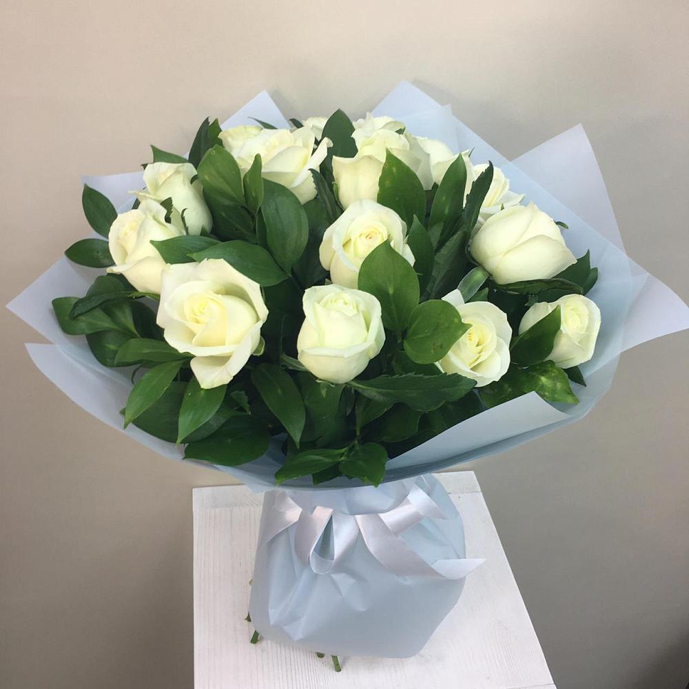 Букет 15 Белых роз Проуд в Амурзете