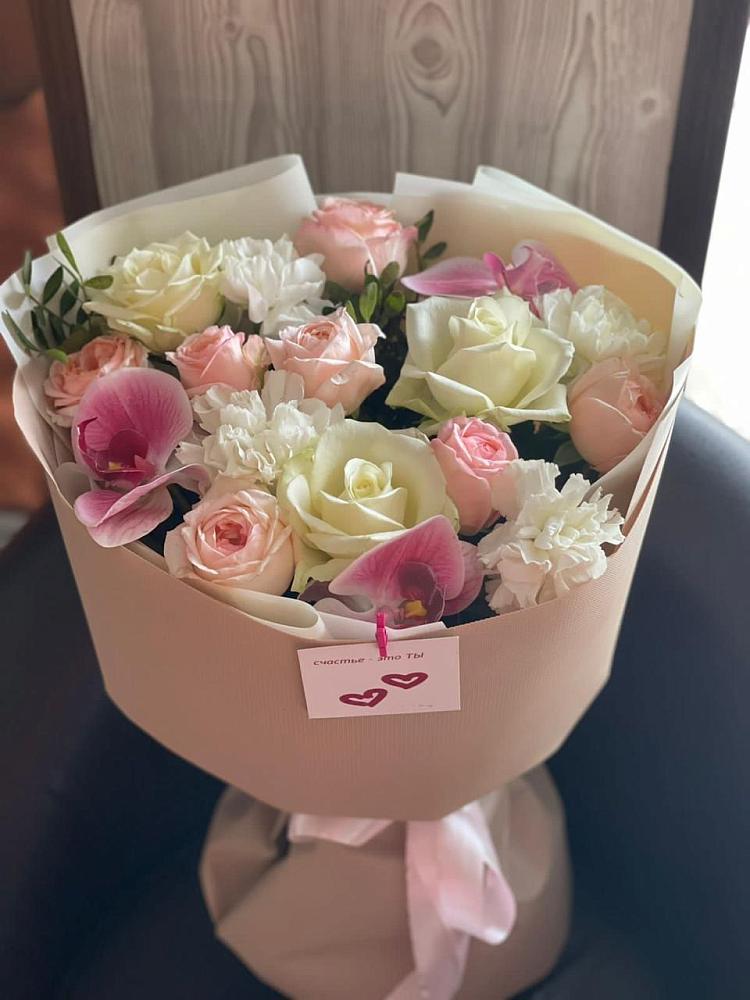 Букет цветов из: Орхидеи, Розы и Гвоздики в Амурзете