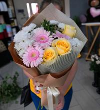 Букет цветов из:  Герберы, Розы и Хризантемы в Амурзете