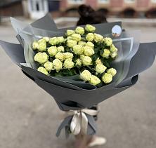 Букет Белые кустовые розы Солинеро в Амурзете