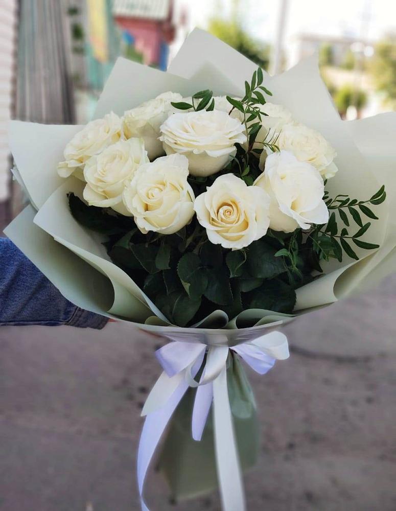 Букет Белые розы Проуд в Амурзете