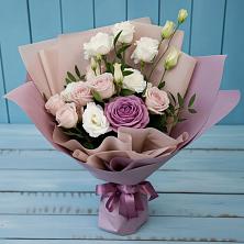 Букет цветов из:  Розы и Лизиантусы в Амурзете