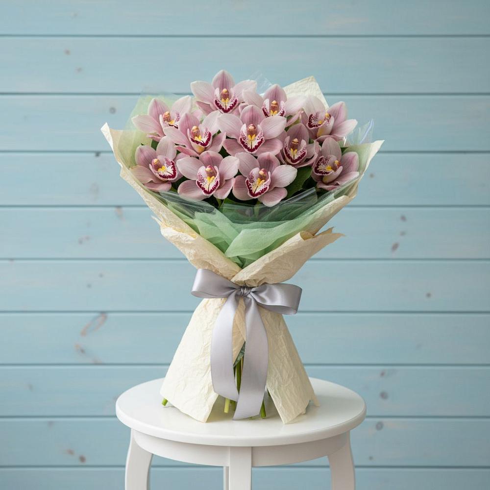 Букет цветов из: Орхидеи и Розы в Амурзете