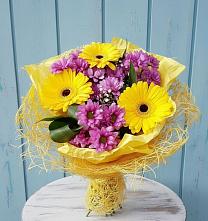 Букет цветов из:  Хризантемы и Герберы в Амурзете