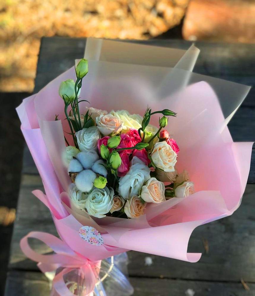 Букет цветов из: Розы и Лизиантусы в Амурзете