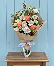 Букет цветов из:  Альстромерии, Лизиантусы, Розы и Хризантемы #REPLACE_PRED# Амурзете