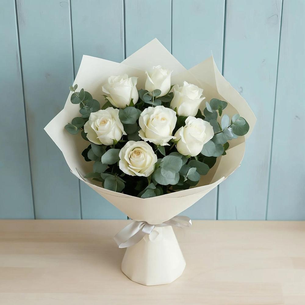 Букет Белые розы в Эвкалипте в Амурзете