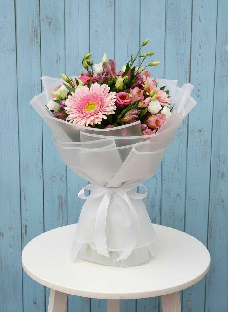 Букет цветов из: Герберы, Альстромерии и Лизиантусы в Амурзете