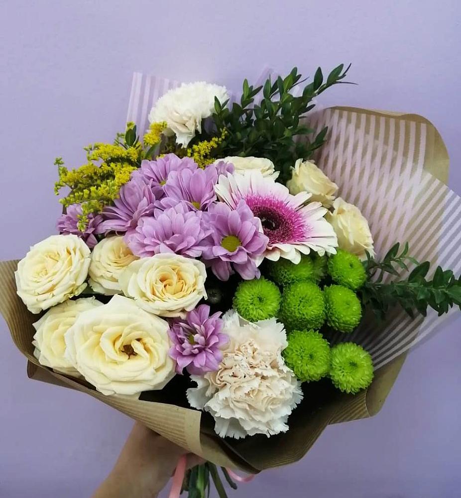 Букет цветов из: Хризантемы, Розы, Гвоздики и Герберы в Амурзете