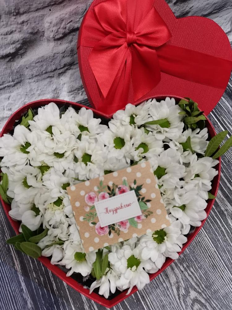 Цветочная композиция из Хризантемы в виде сердца в Амурзете