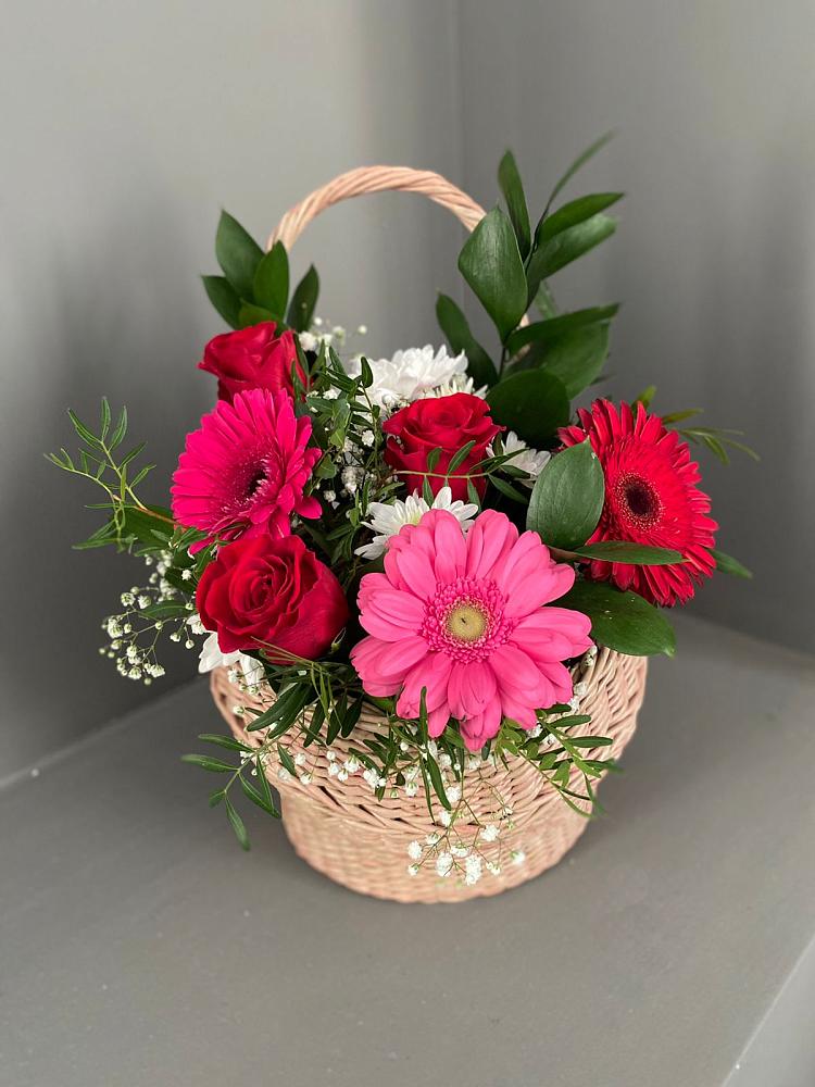 Цветочная композиция из Розы, Хризантемы и Герберы в корзине в Амурзете