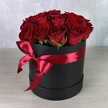 Цветочная композиция из Розы в шляпной коробке в Амурзете