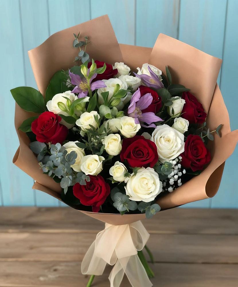 Букет цветов из: Розы и Альстромерии в Амурзете