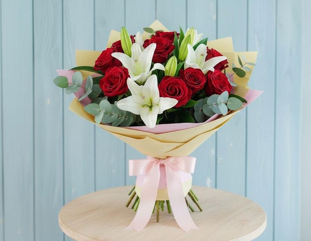 Букет цветов из: Лилии и Розы в Амурзете