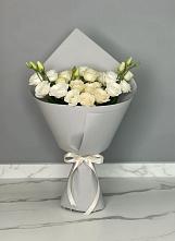 Букет цветов из:  Розы и Лизиантусы в Амурзете